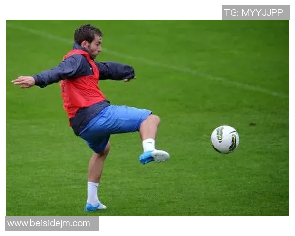 《模仿路边足球球星的技巧与训练方法解析》