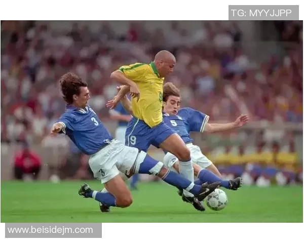 从草根到巨星一位足球队核心球星的成长故事与荣耀时刻