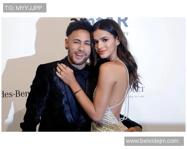 国足球星娇妻颜值出众事业有成堪称人生赢家令人艳羡